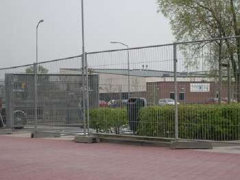 Het hek geopend Het hek geopend